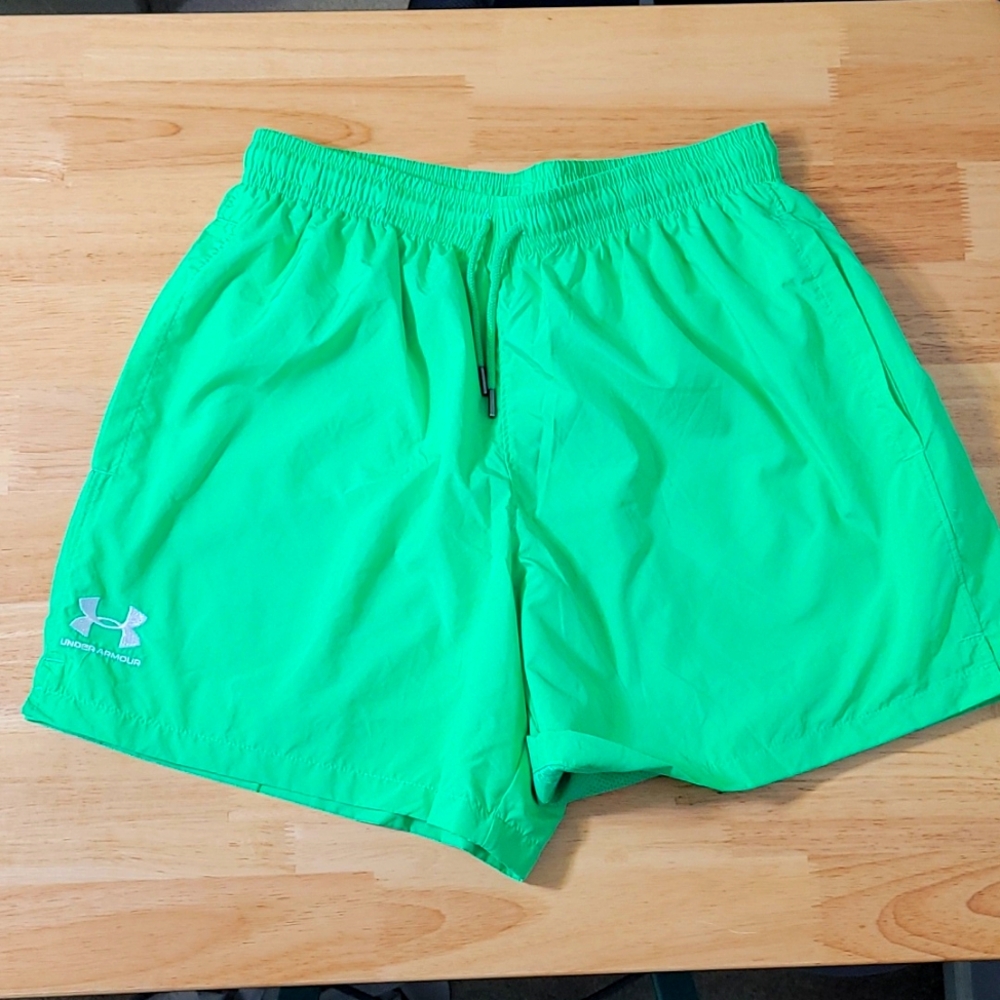 Under Armour Men's UA Essential Volley Running Soccer 5.5" Training Shorts NWT